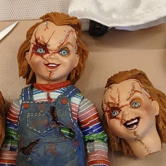 Chucky & Tiffany mini dolls with exchangeable heads & arms with accessories - Picture 2 of 9